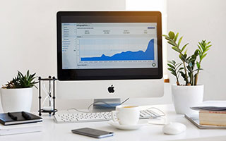 开云在线直播-球迷投票爆料：最具争议的裁判判罚瞬间，球员裁判